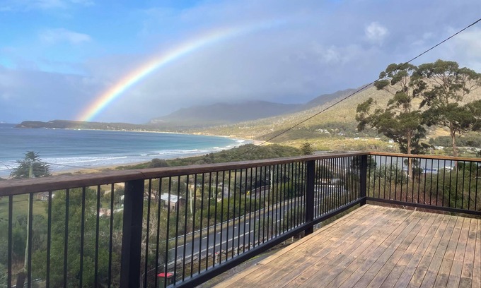 Eaglehawk Neck House | The Lookout at Pirate's Bay. 3BR, 2BA, ocean views, pool table, arcade machine