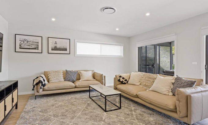 Vincentia House | The Lookout - Belle Escapes Jervis Bay