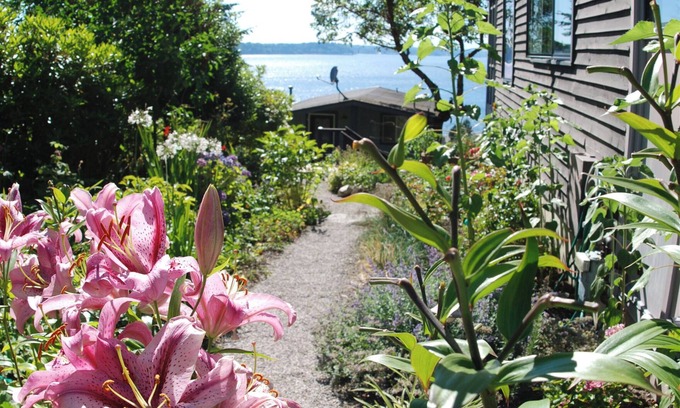 Endolyne Apartment | The Lookout, Close to Beach, No cleaning fee. Private and lovely view.