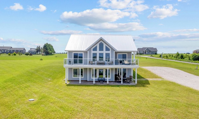 Granville House | The Lookout - Executive Waterview Home