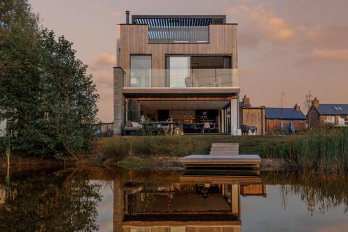 Holworth House | The Lookout