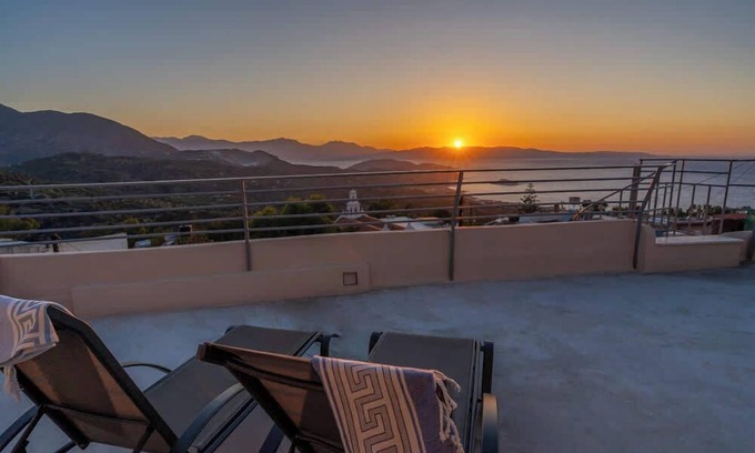 Tourloti House | The Lookout in Mirsini - Roof Terrace - AC - WIFI