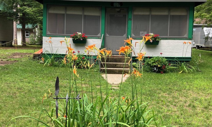 Lake Luzerne-Hadley Cottage | The Loon-ey Bin - Loon themed cottage less than 10 miles to Lake George