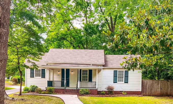 Madison Cottage | The Lotus Cottage 1 bed 1 bath, walking distance to shopping and dining