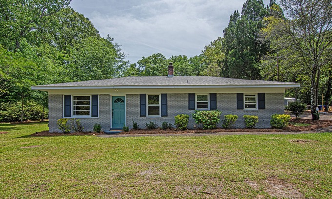 Cordesville House | The Lou & Dot Cottage