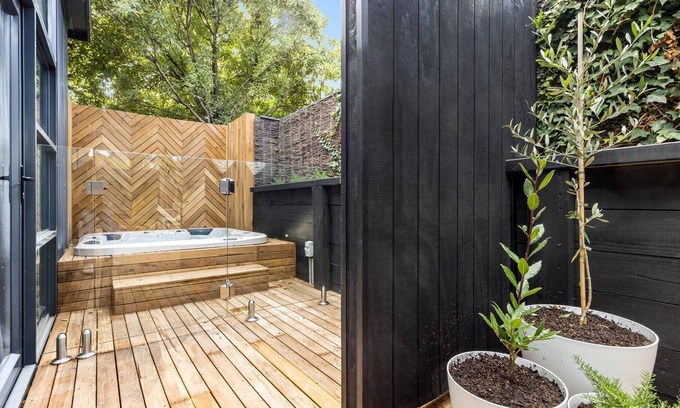 Blairgowrie House | The Love Shack, Blairgowrie - 1 NIGHT FREE!* - Romantic, private bungalow, walk to Blairgowrie village and beach
