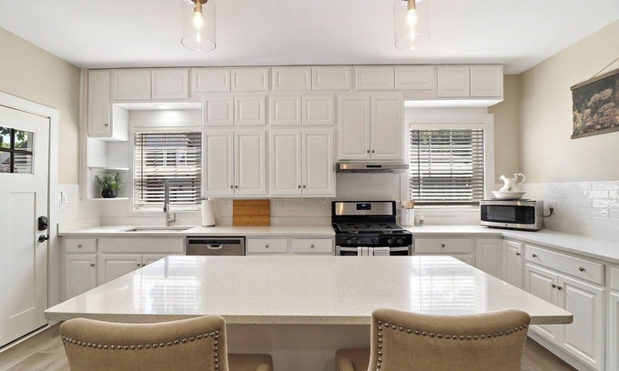 Lake Geneva Apartment | The Lower Deck - Geneva Lakefront Views |Public Beach Accross the Street |Large Deck w/Views |Grill