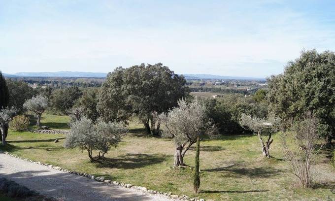 Lagnes House | The luberon: opposite the swimming pool