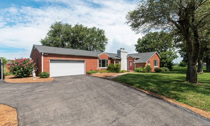Franklin House | The Lucky Chance House - Franklin, KY