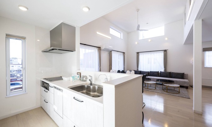 Toyohira House | THE LUNA LOUNGE