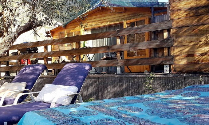 Monda Cabin | "The Luv Shack" Private Wooden Cabin with Aqua Bubble Spa and airconditioning