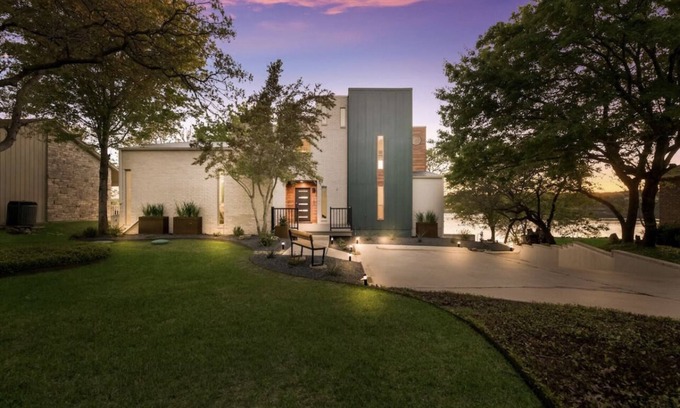 Belton House | The Lux at Lake Belton Modern Lake Access Home
