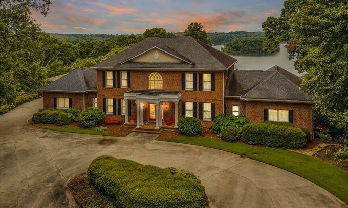 Gainesville House | The Lux Scandi-Manor on Lake Lanier that allows monthly/long term rentals