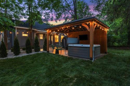 Georgetown House | The Luxe/Hot Tub/12min to Horse Park/30 Min to Ark