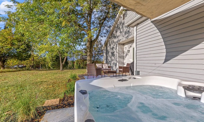 Harrodsburg House | The Luxe/Hot Tub/Putt Putt/10 Mins Shaker Village