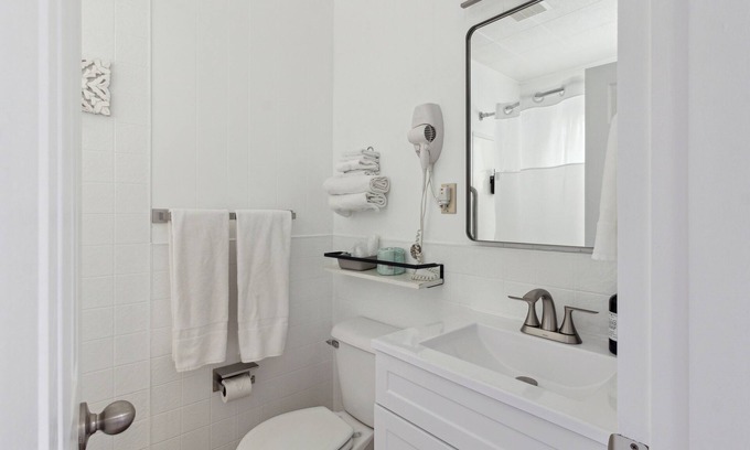 Arcadia Hotel | The Luxe King Room 1