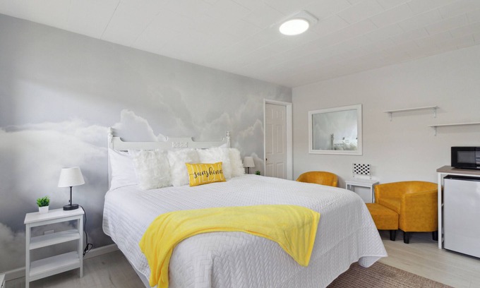 Arcadia Hotel | The Luxe King Room 2