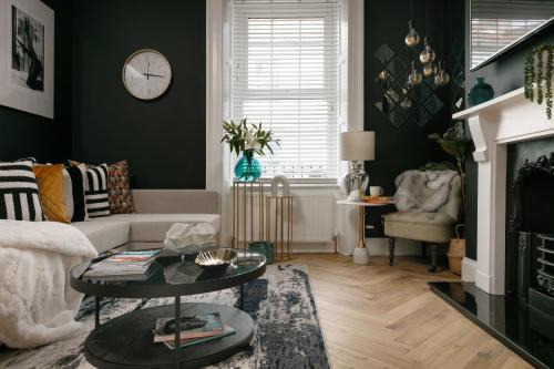 Beaumont Apartment | The LUXE - Premium Georgian Central Plymouth House - Sleeps 8 - Habita Property
