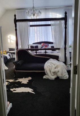 Henderson House | The Luxurious Manor - Very Large Bedroom with Private Ensuite