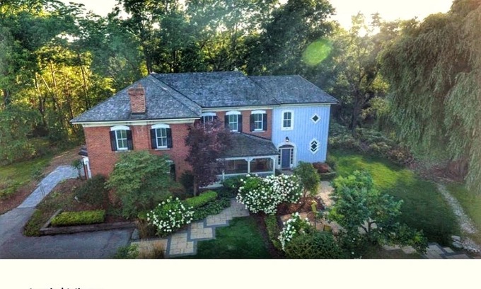 Brampton House | the Luxury Liard House, Historic 4bed country home