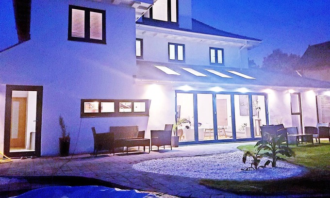 Barry House | The luxury White House