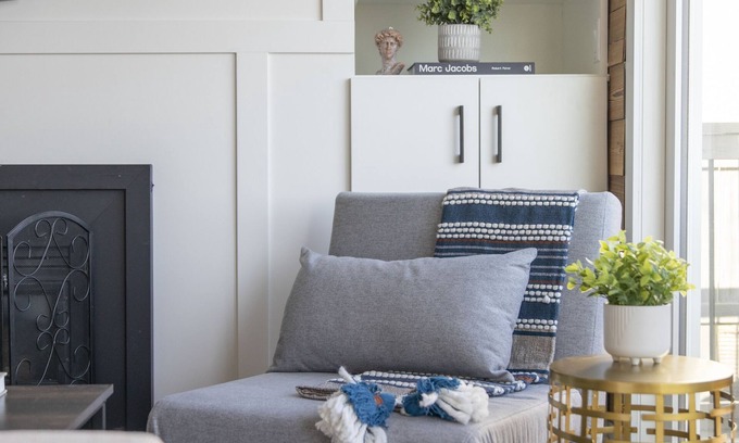 Town of Essex House | The Lypps Beach Bungalow - luxury rental on route to many wineries!