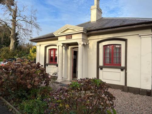 Whitehouse Lower House | The Lyttle Cottage