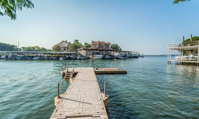 Tool House | The Mad Goose - Beautiful Lake House