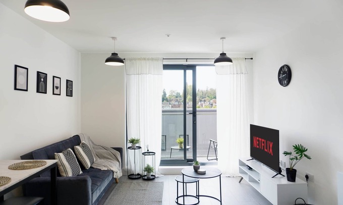 Hemel Hempstead Apartment | The Madison Apartment by TTLG Stays