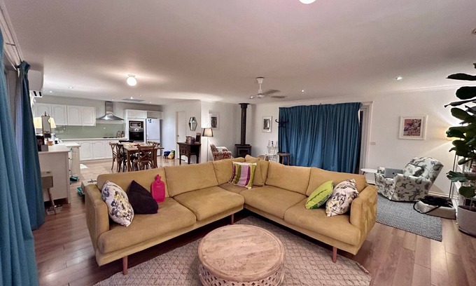Venus Bay House | The Magic Beach Cottage, walking distance to beach