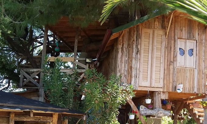 Duger Cottage | The Magic Faraway Treehouse with 3 bedrooms