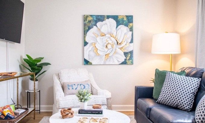 Oxford House | The Magnolia Grove, 2BR Chic by Velvet Ditch Villas