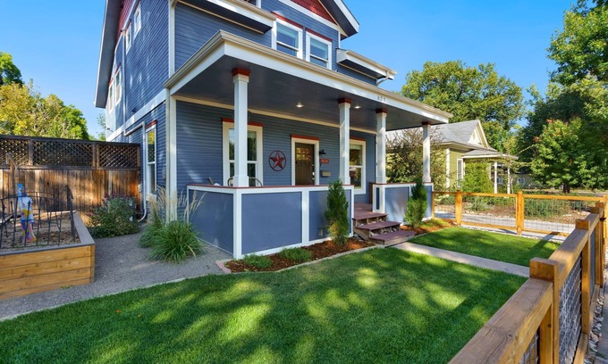 Old Town West House | The Magnolia House in Old Town - Private Hot Tub
