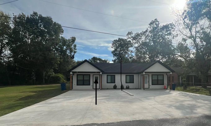 Jonesville House | “The Magnolia Inn” A comfortable, clean, & cozy stay