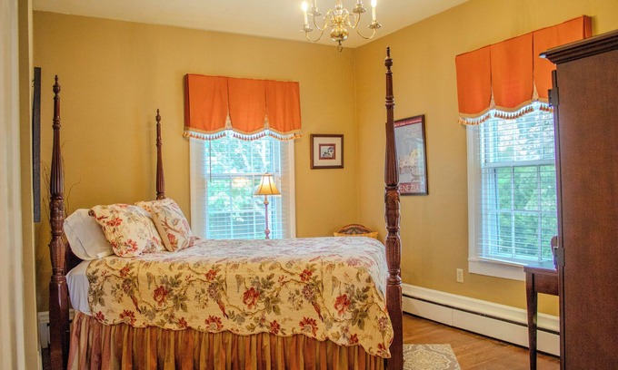 Clinton Apartment | The Magnolia Room - Private Room w/Ensuite Bath in Historic Downtown Home