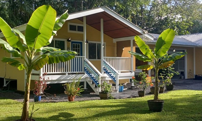 Kapoho Cottage | The Mai Tai Manor - Ohana w/kitchenette/living room