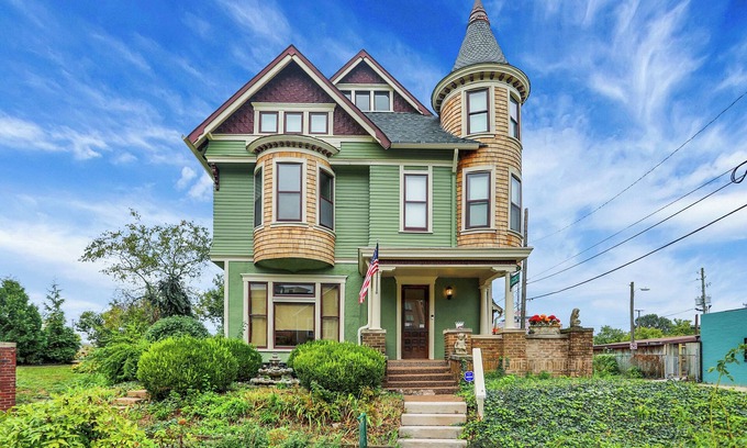 Babe Denny House | The Main House at The Birdhouse on Meridian.