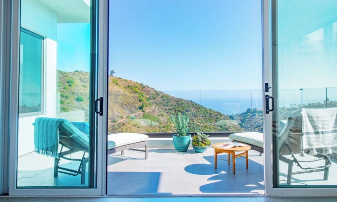 Malibu House | The Malibu Modern Oasis - Oceanview 4 Brdrm Surrounded by Canyon Views