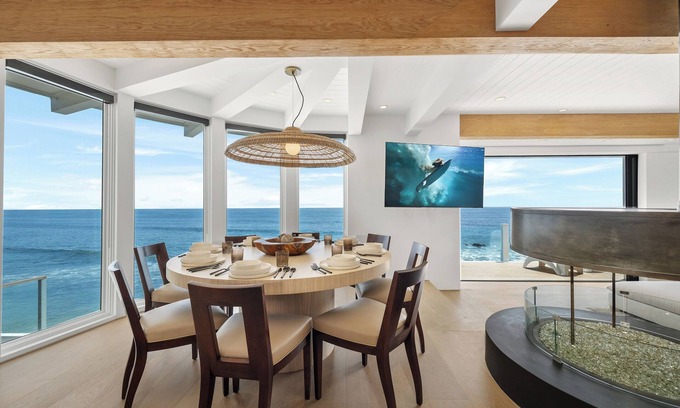 Malibu House | The Malibu Rd Tree House l Beachfront & Central