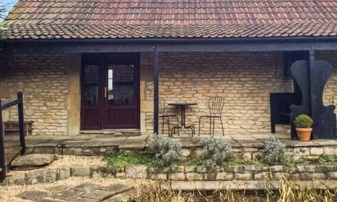 Hinton Cottage | THE MALLARD STUDIO, romantic, luxury holiday cottage in Hinton