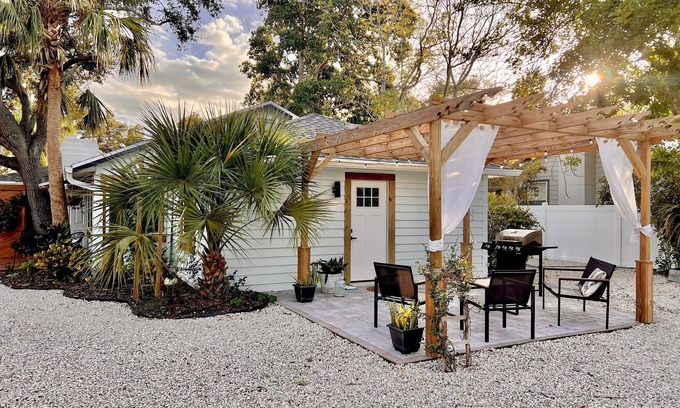 South Sarasota House | The Mango House Cozy Beach Cottage