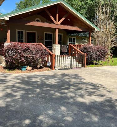 Montgomery House | The Manor- 4 BR Home with Pool Table, Swimming Pond and Sand Volleyball