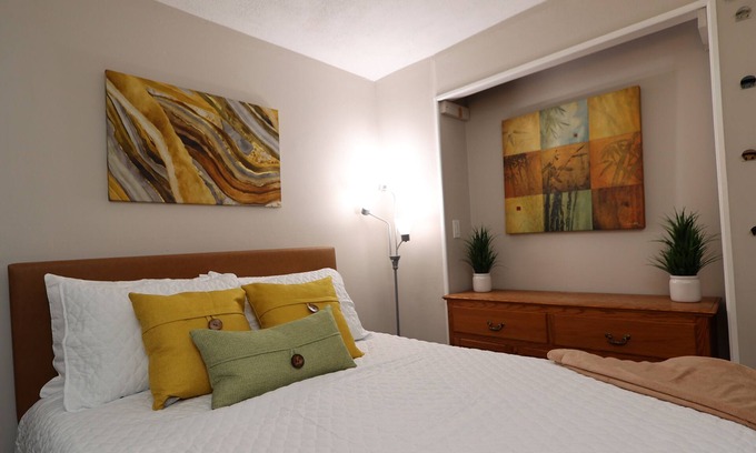 Corn Hill House | The Manor at Corn Hill: A spacious 6BR house in historic downtown Rochester