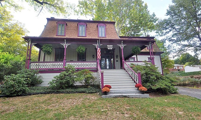 Berkeley Springs House | The Manor - historic mansion, covered porch, wifi, walk to everything, king bed