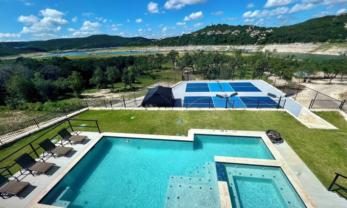 Leander House | The Manor on Lake Travis