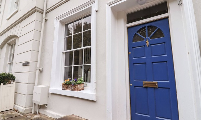 Little Malvern House | THE MANSE STUDIO, pet friendly, character holiday cottage in Malvern