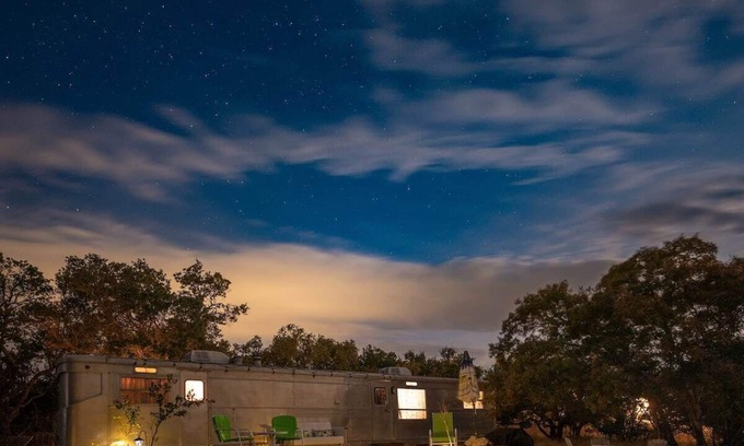 Fredericksburg House | The Mansion on The Hill | Huge Views / Retro Cool / Firepit (by WTG)