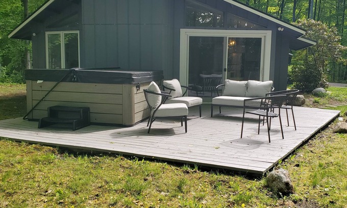 Harbor Springs House | The Maple House: Quiet Updated Home, Minutes to Premier Golf, Skiing, and Trails