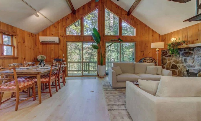 Londonderry House | The Maple Retreat | 20 Min to Stratton w/Sauna