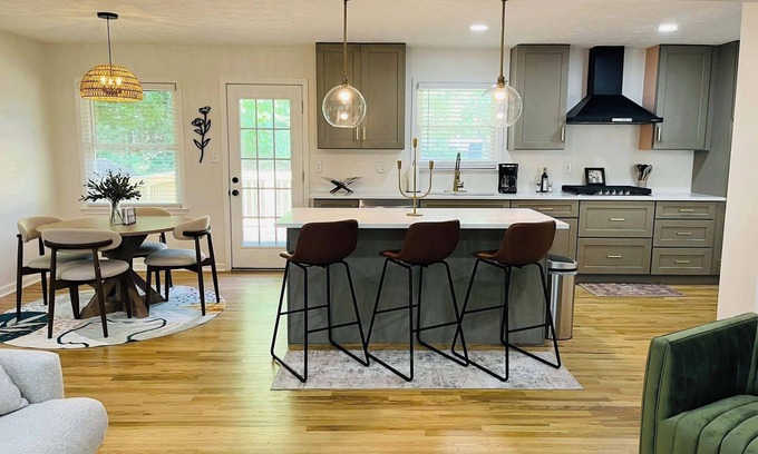 Marietta House | The Marietta Haus close to I-75, East Cobb, and Truist Park! Sleeps 5